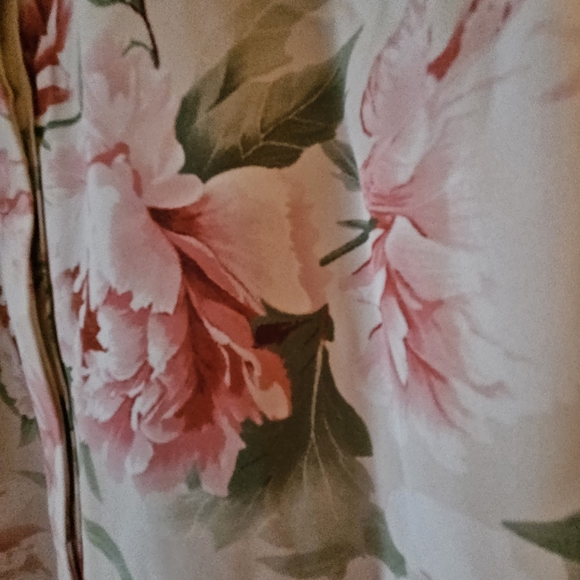 Floral Women Blouse (Express) - Picture 2 of 4